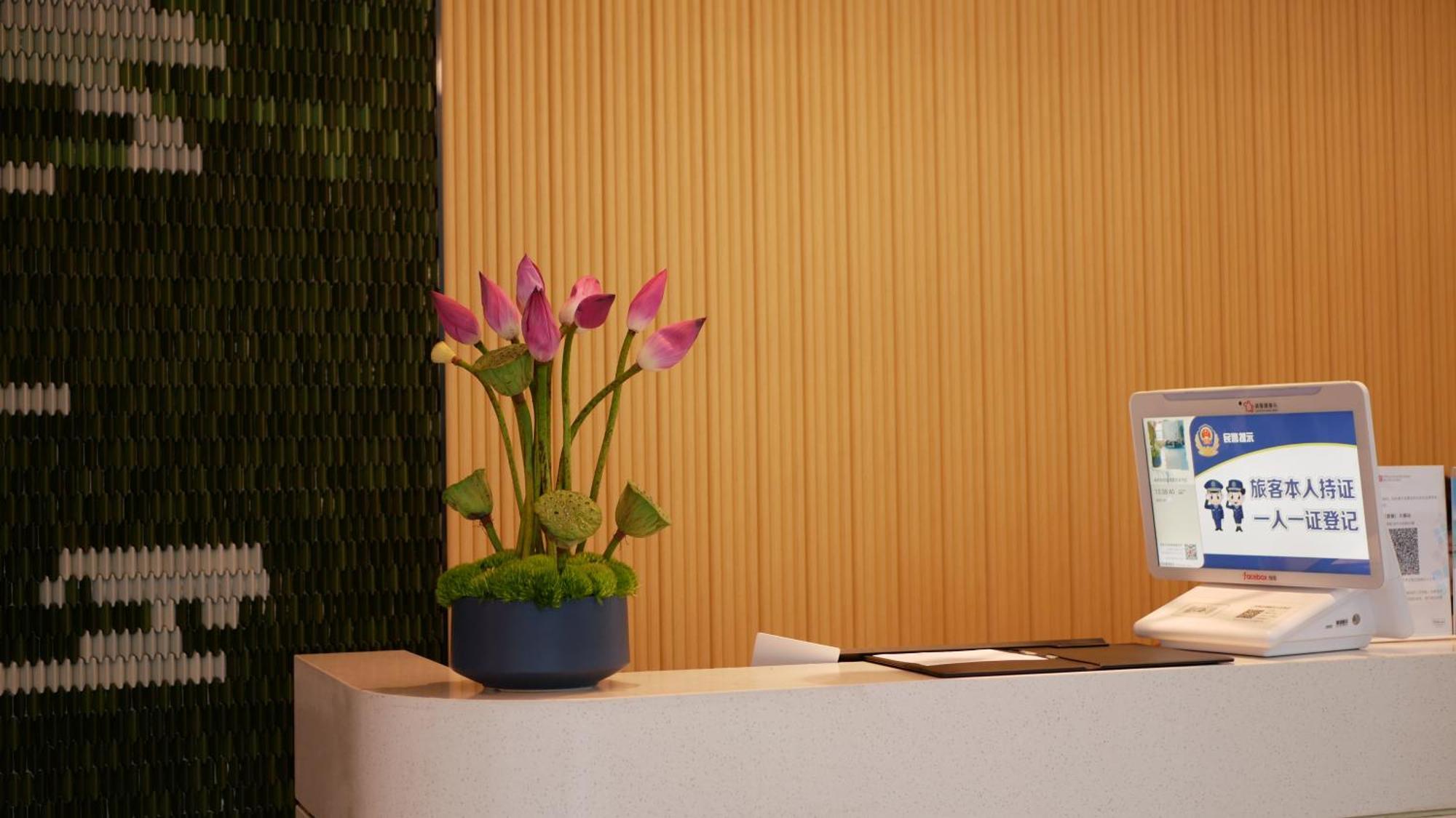 Hilton Garden Inn Shenzhen Airport,Enjoy 24-Hour One Way Free Delivery From Hotel To Shenzhen Baoan Airport On The Hour Exteriör bild
