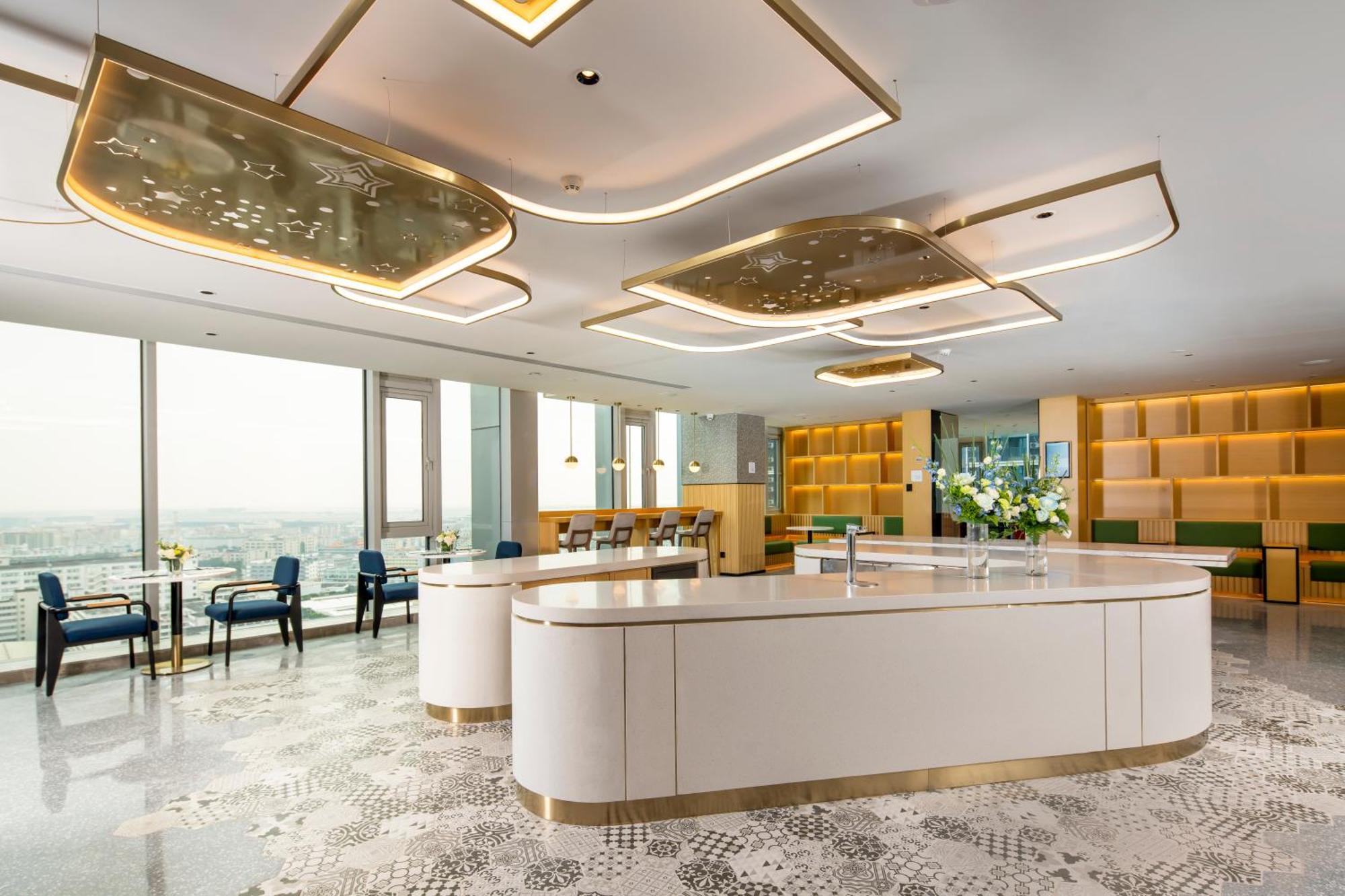 Hilton Garden Inn Shenzhen Airport,Enjoy 24-Hour One Way Free Delivery From Hotel To Shenzhen Baoan Airport On The Hour Exteriör bild