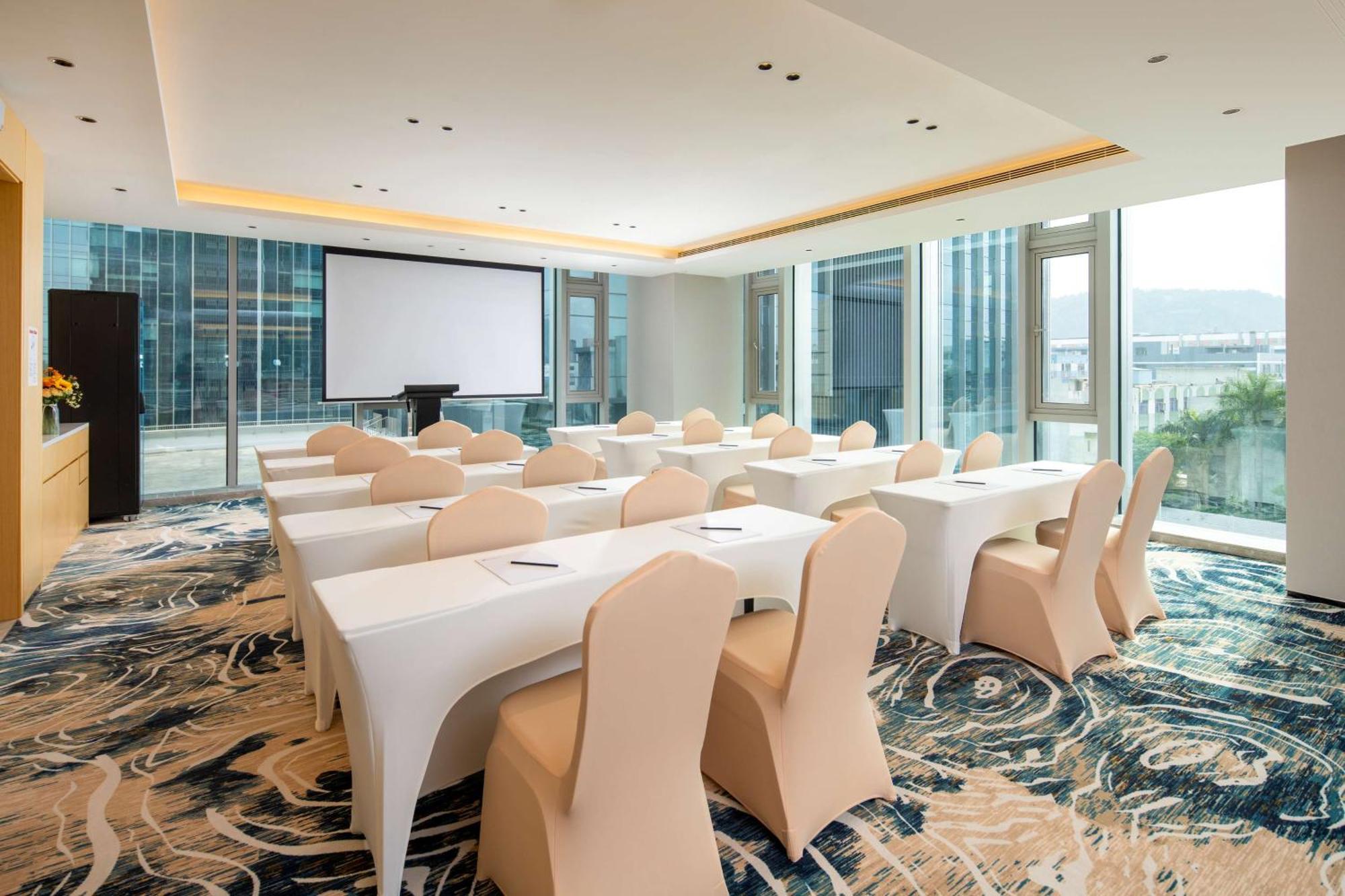 Hilton Garden Inn Shenzhen Airport,Enjoy 24-Hour One Way Free Delivery From Hotel To Shenzhen Baoan Airport On The Hour Exteriör bild
