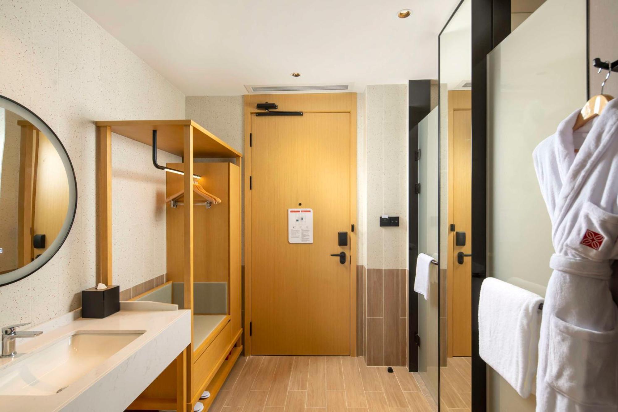 Hilton Garden Inn Shenzhen Airport,Enjoy 24-Hour One Way Free Delivery From Hotel To Shenzhen Baoan Airport On The Hour Exteriör bild