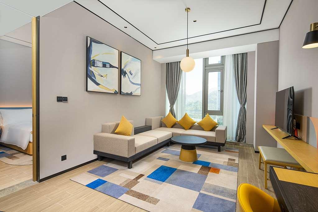Hilton Garden Inn Shenzhen Airport,Enjoy 24-Hour One Way Free Delivery From Hotel To Shenzhen Baoan Airport On The Hour Rum bild