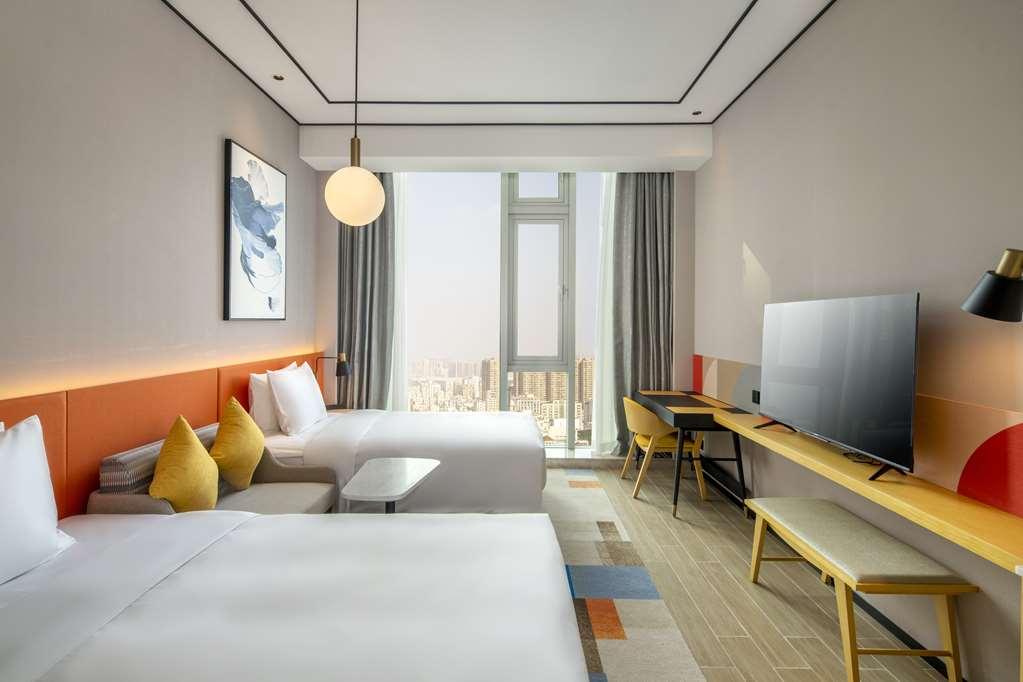 Hilton Garden Inn Shenzhen Airport,Enjoy 24-Hour One Way Free Delivery From Hotel To Shenzhen Baoan Airport On The Hour Rum bild